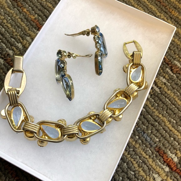 Vintage Light Blue Color bracelet & clip earrings - Picture 4 of 8